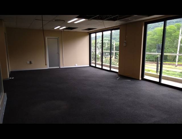 220M² OFFICE TO LET IN RIVERHORSE VALLEY